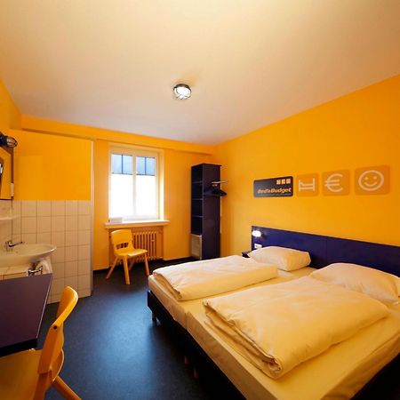 Bed'Nbudget Expo-Hostel Dorms Hannover Bilik gambar