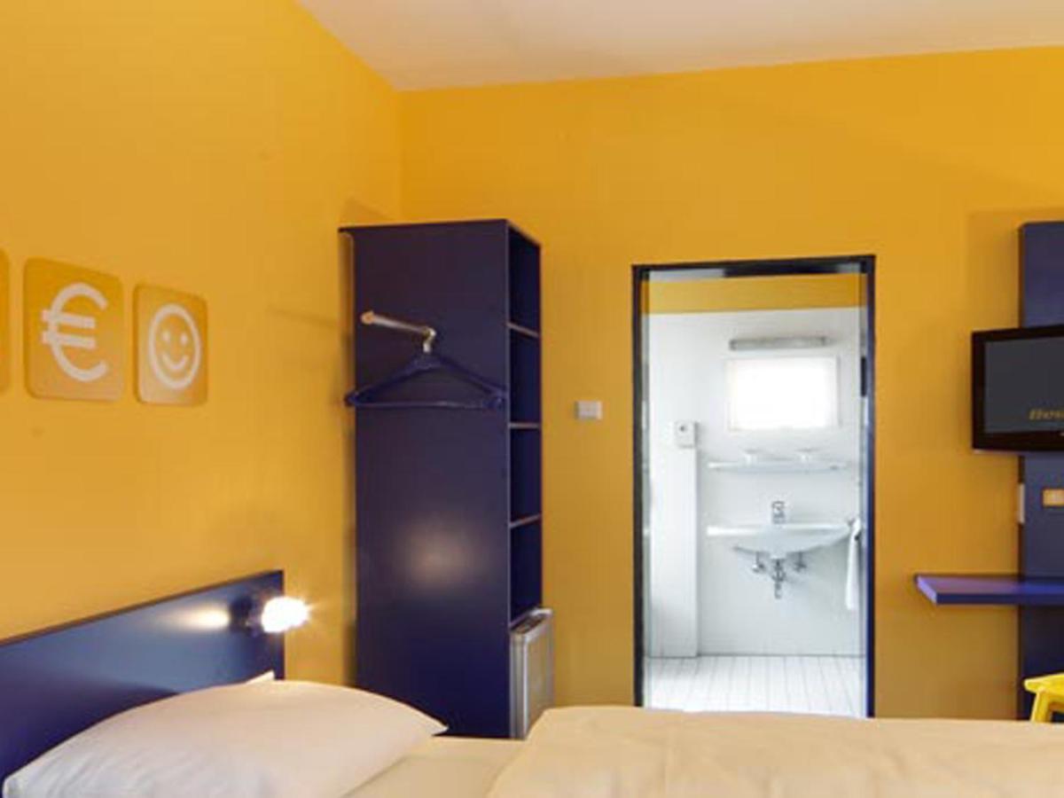 Bed'Nbudget Expo-Hostel Dorms Hannover Bilik gambar