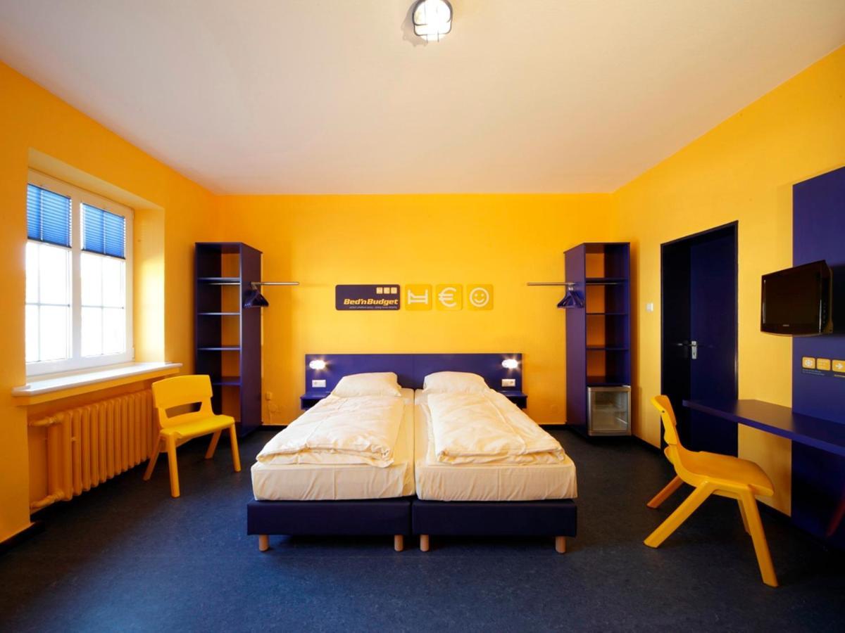 Bed'Nbudget Expo-Hostel Dorms Hannover Bilik gambar
