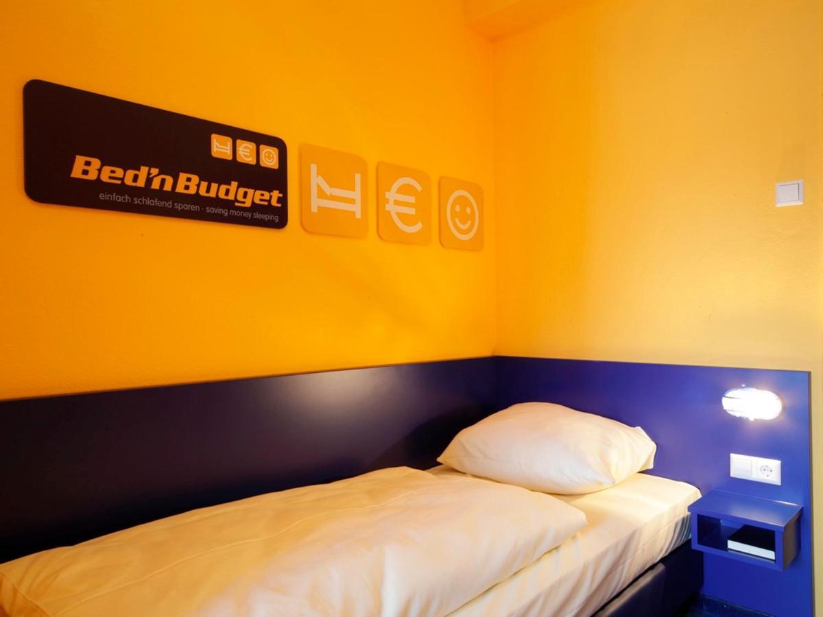Bed'Nbudget Expo-Hostel Dorms Hannover Bilik gambar