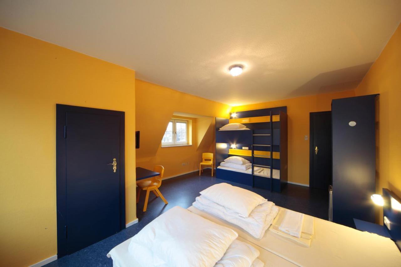 Bed'Nbudget Expo-Hostel Dorms Hannover Bilik gambar