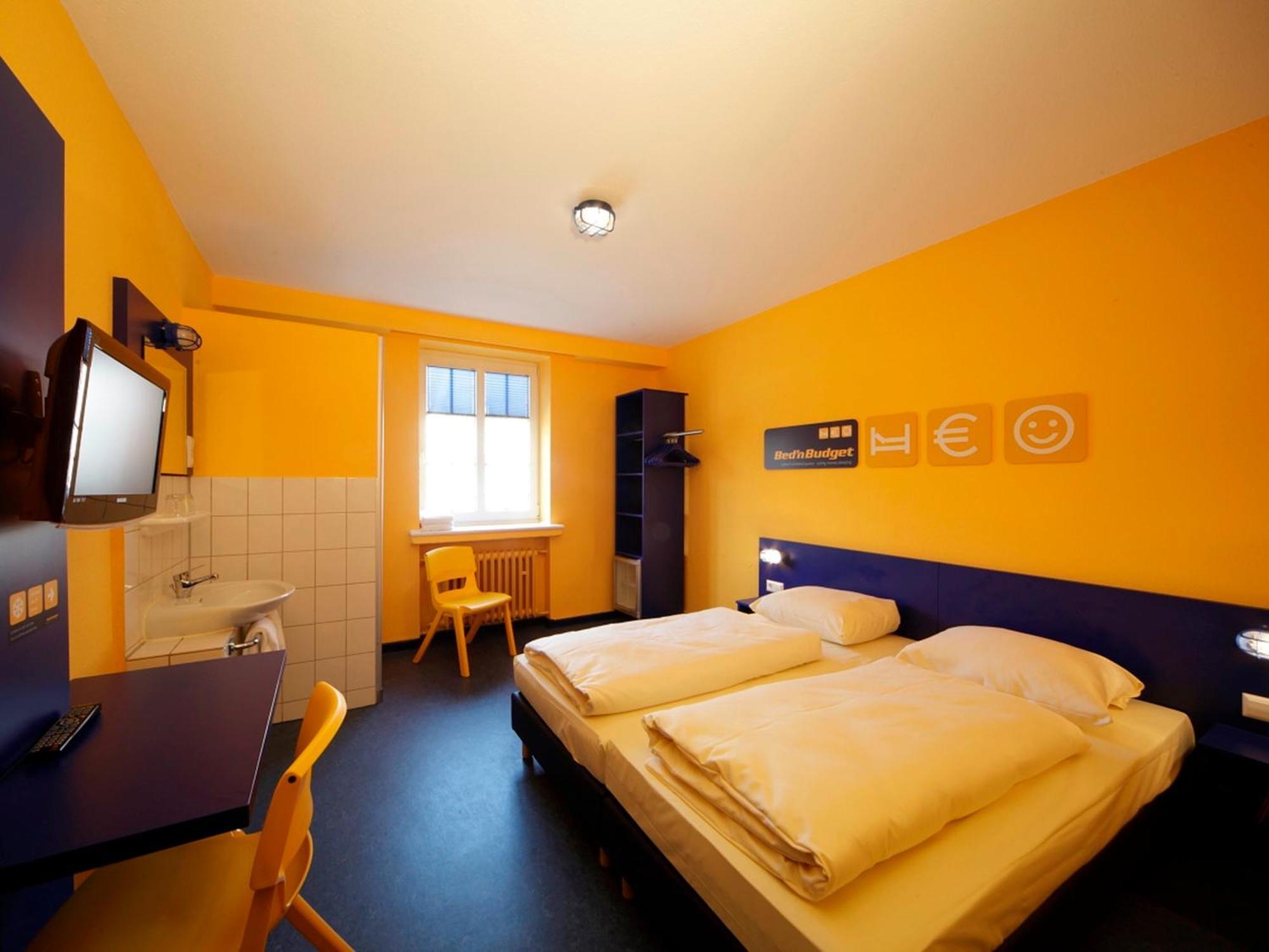 Bed'Nbudget Expo-Hostel Dorms Hannover Bilik gambar