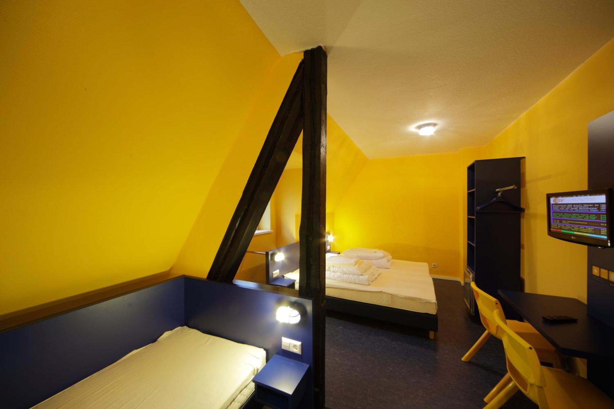 Bed'Nbudget Expo-Hostel Dorms Hannover Bilik gambar